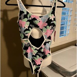Bathing Suit Women’s One Piece Brand New Size Small Hawaiian Print